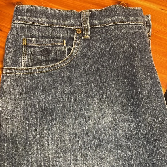 Size 14 Gloria Vanderbilt Amanda boot cut medium wash blue denim jeans - Picture 5 of 16